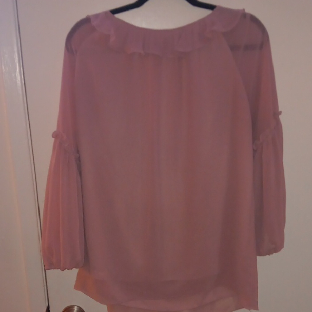 Chic Mauve Ruffle Blouse - Picture 3 of 3